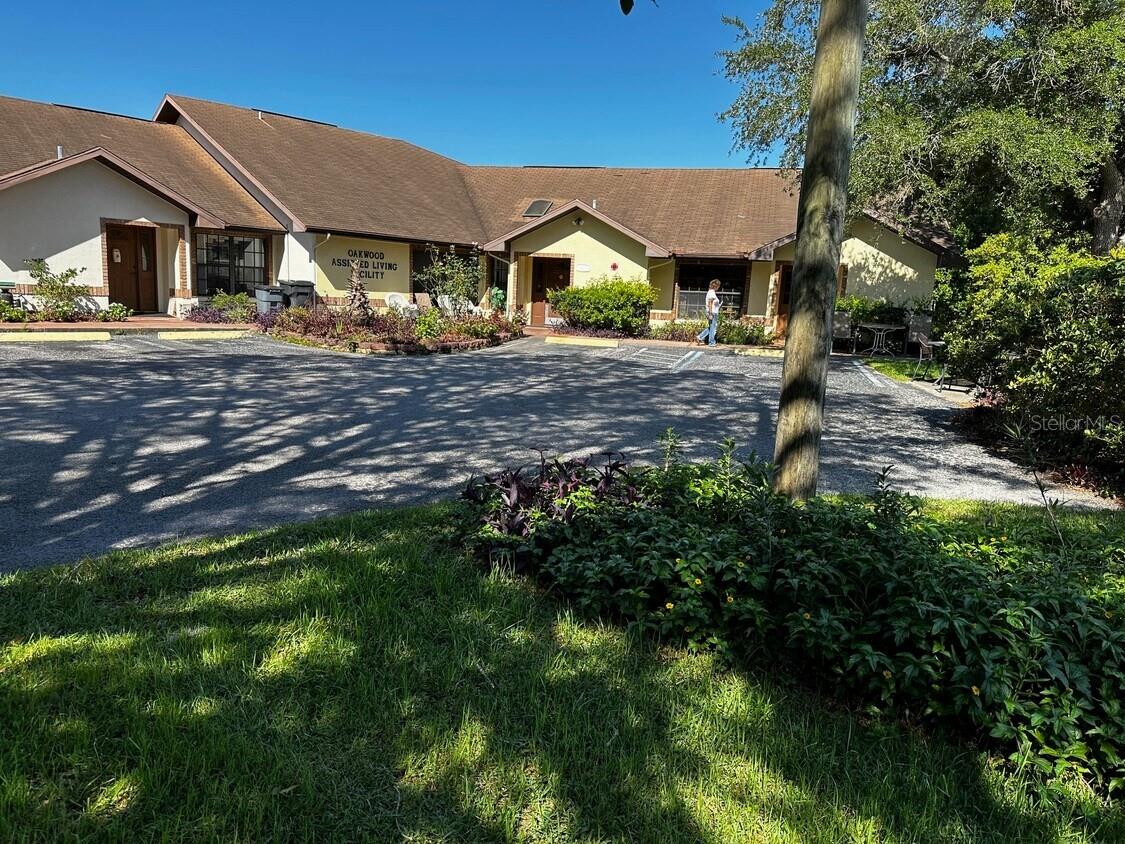 SPRING HILL - Commercial Sale