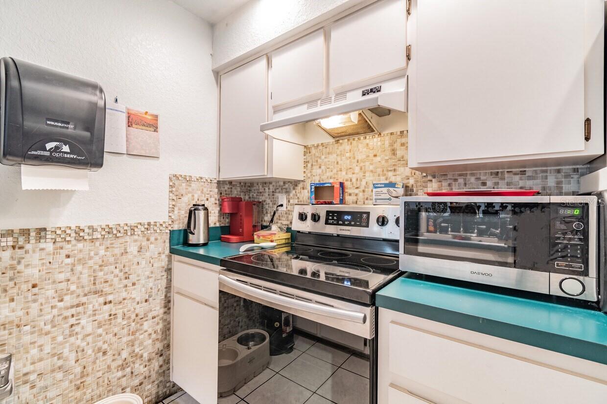 SPRING HILL - Commercial Sale