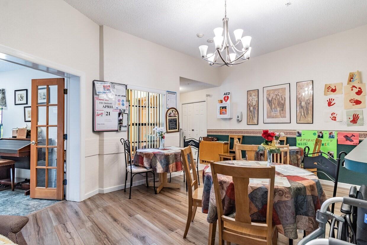 SPRING HILL - Commercial Sale