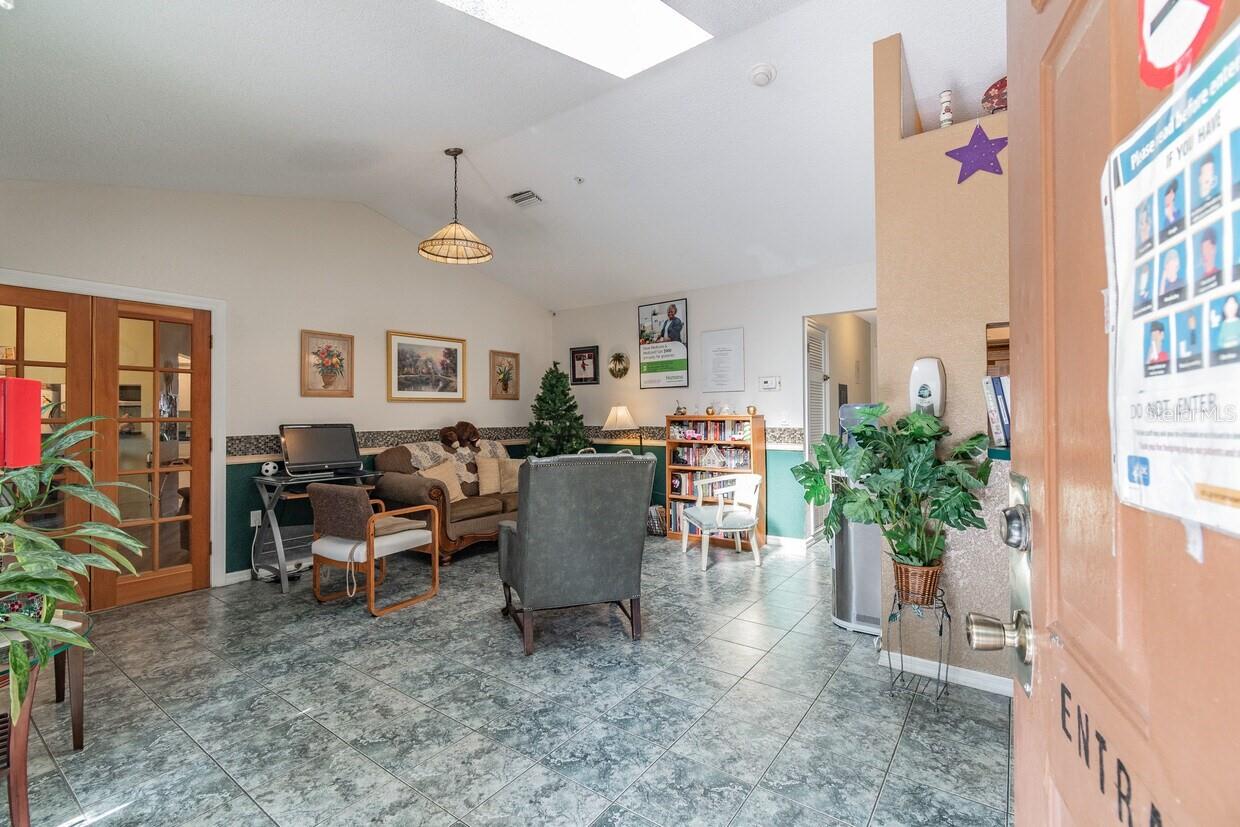 SPRING HILL - Commercial Sale