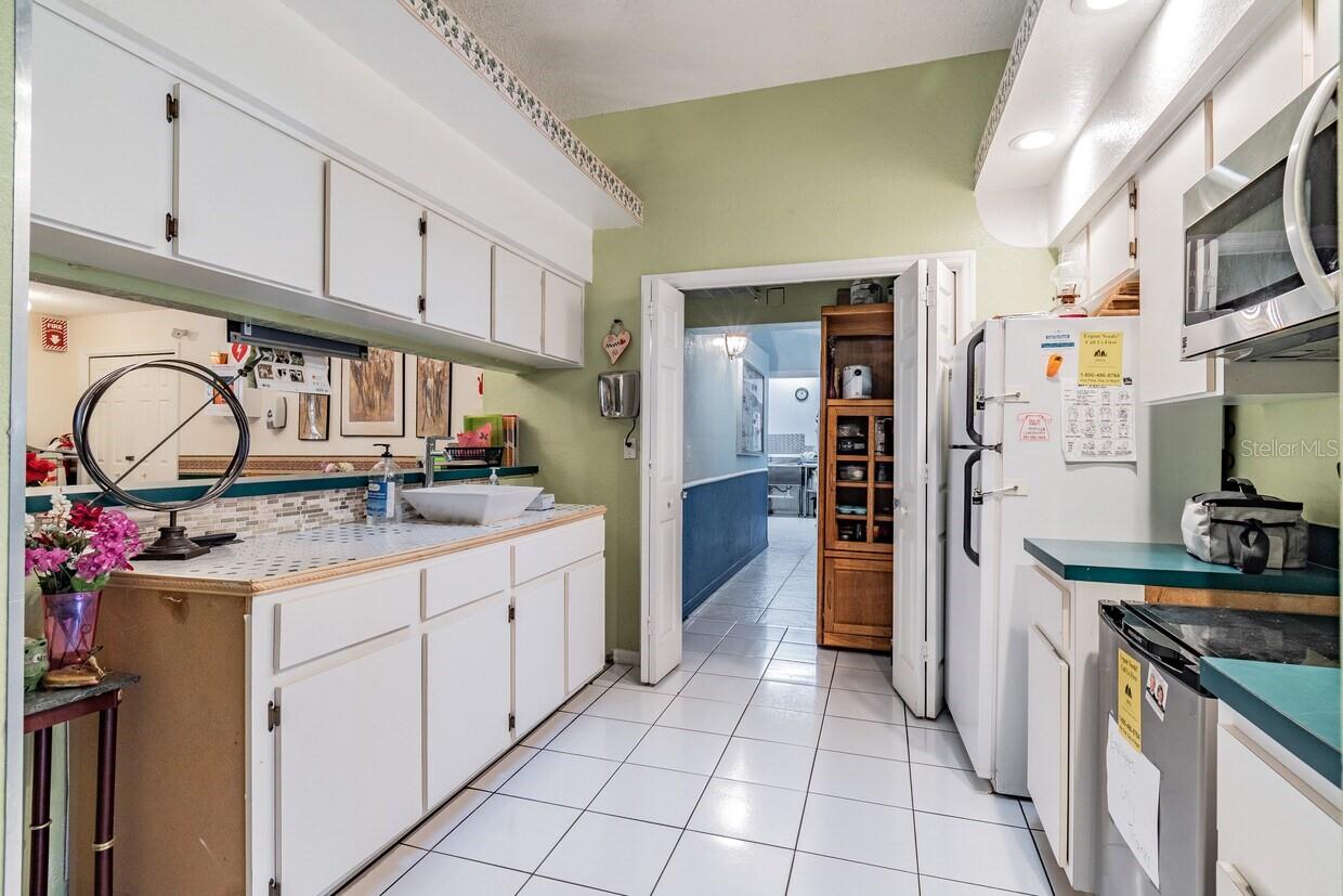 SPRING HILL - Commercial Sale