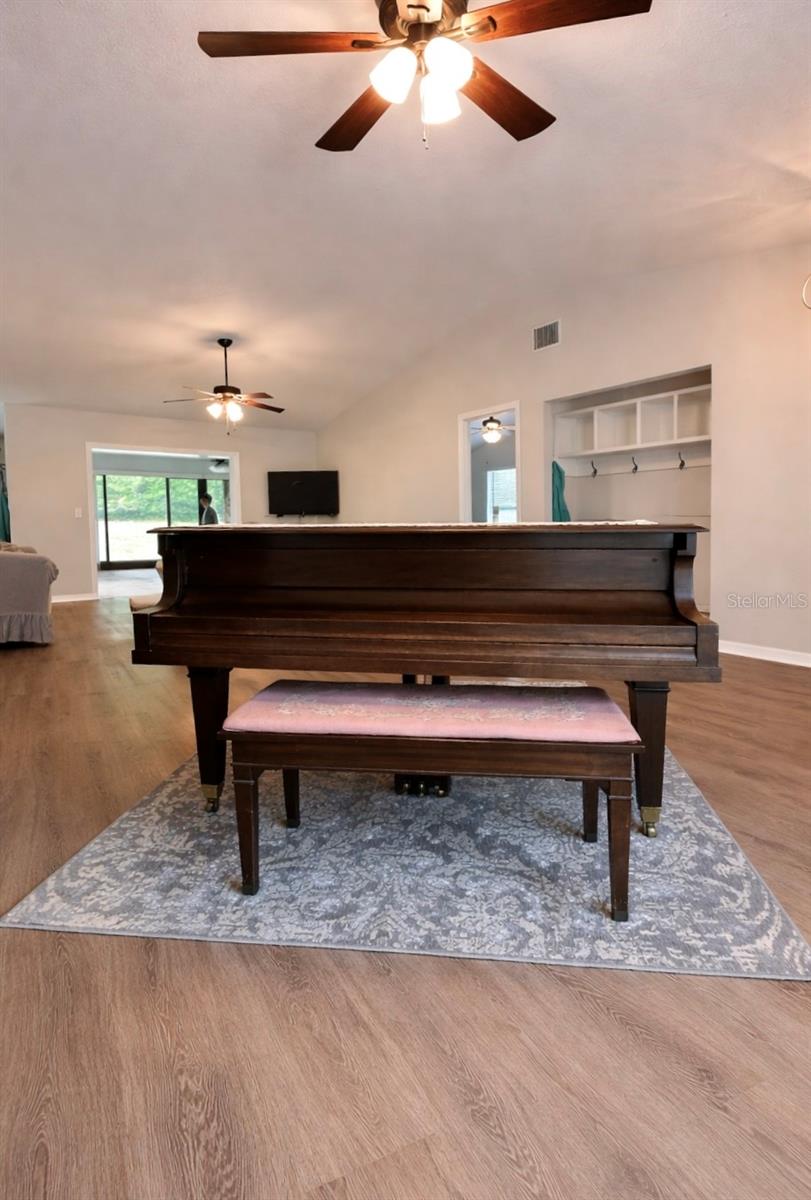 RAINBOW SPRINGS COUNTRY CLUB ESTATES - Residential