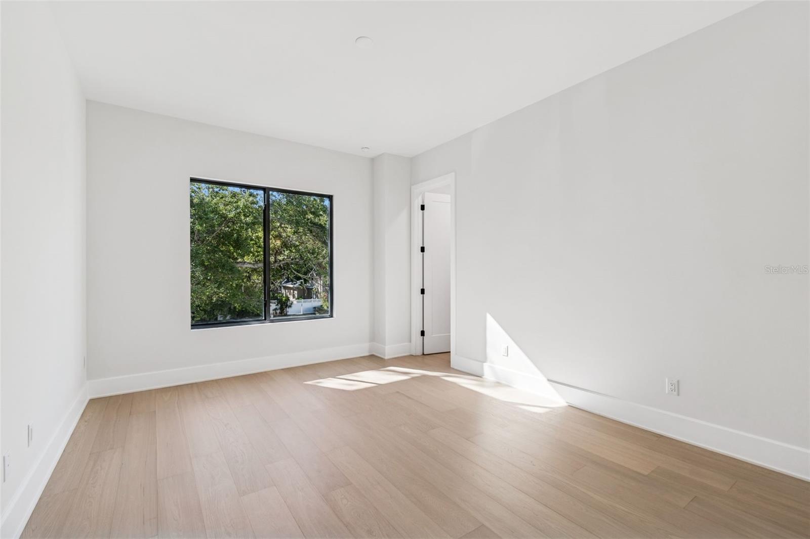 SUNSET PARK - Residential