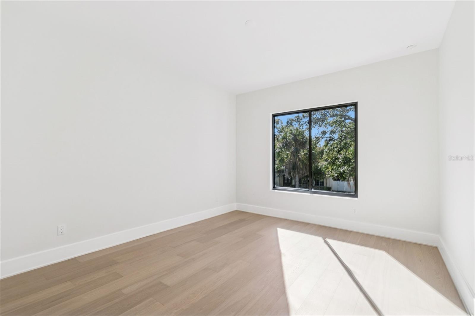 SUNSET PARK - Residential