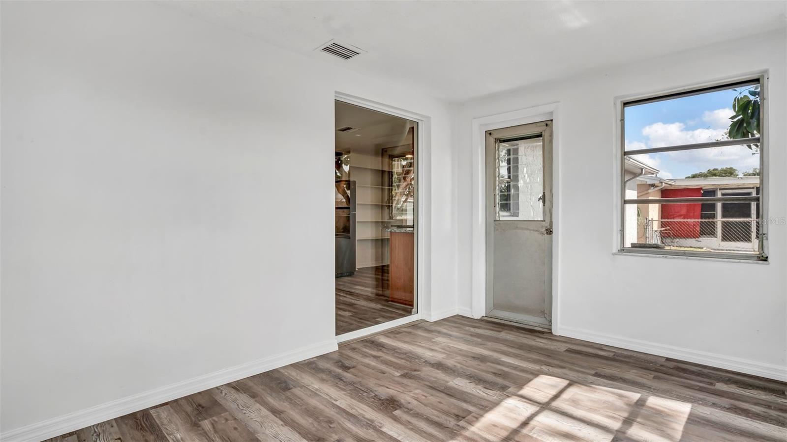 REGENCY PARK - Residential Lease