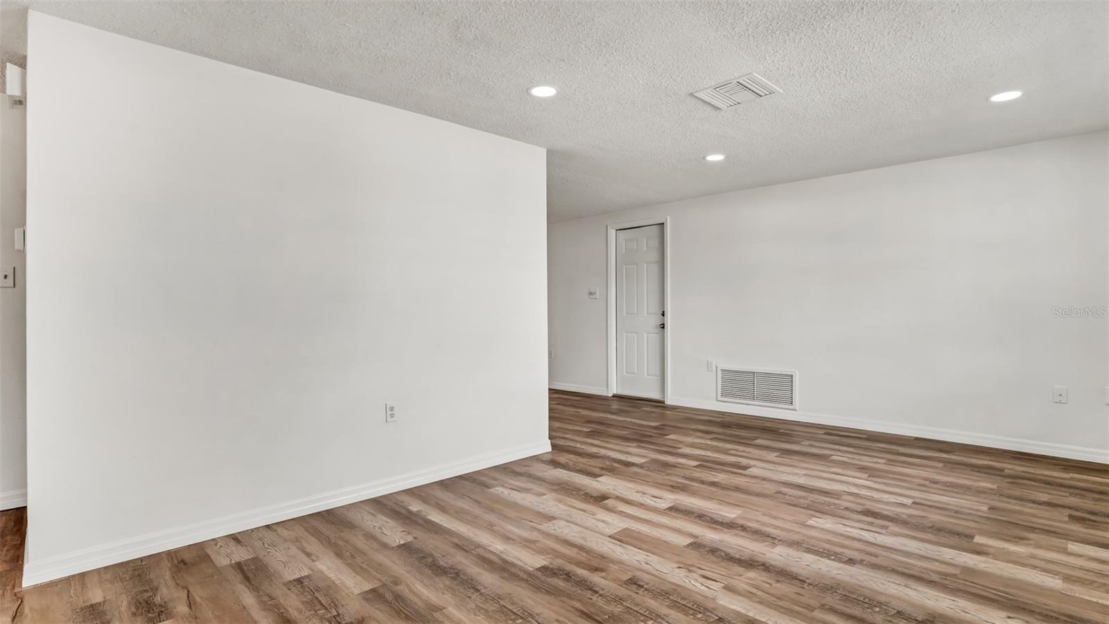 REGENCY PARK - Residential Lease