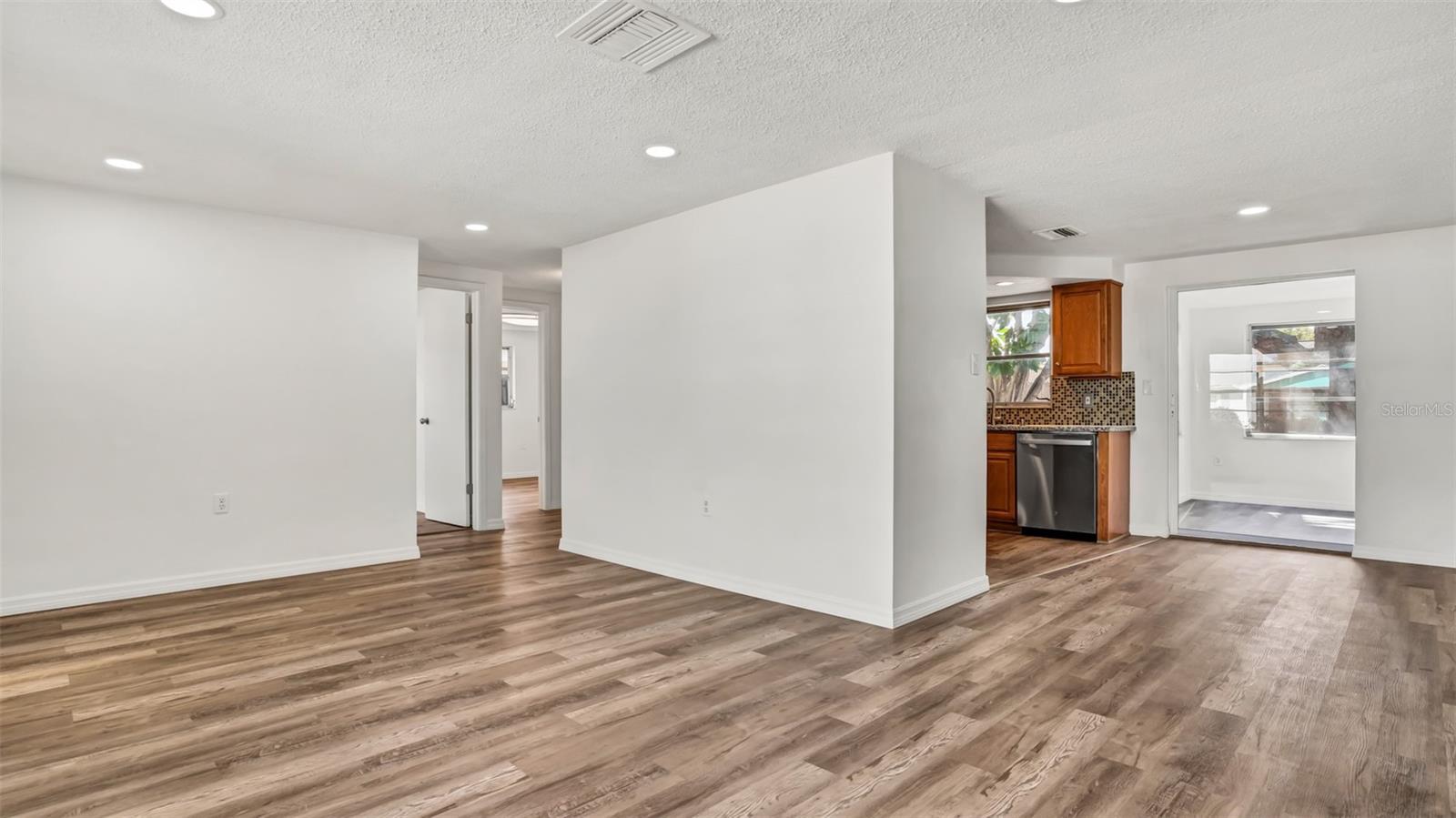 REGENCY PARK - Residential Lease