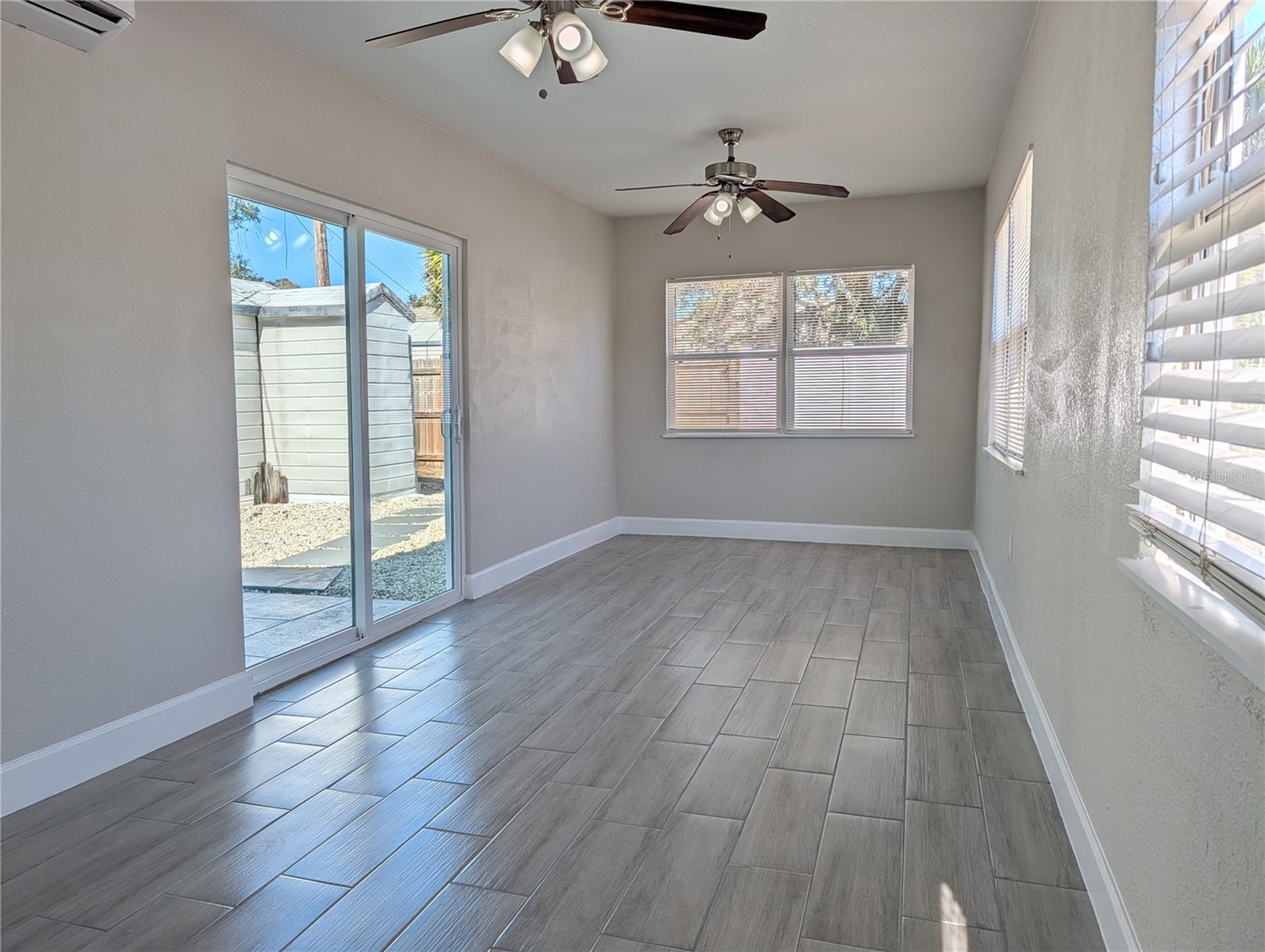 SOUTH SHADOW LAWN - Residential