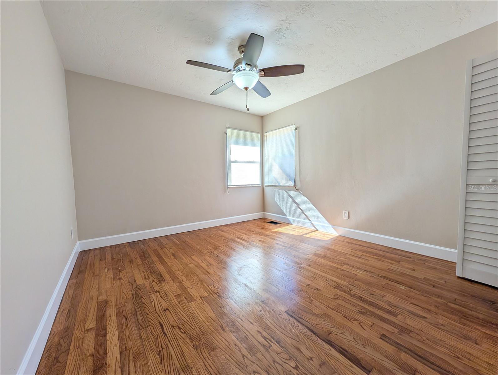 SOUTH SHADOW LAWN - Residential