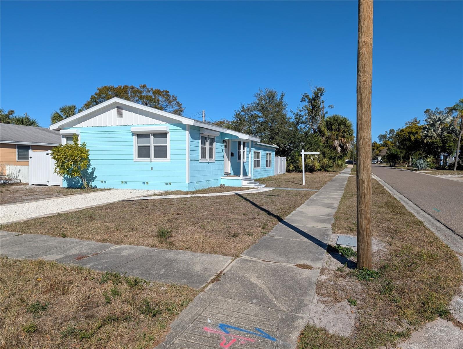 SOUTH SHADOW LAWN - Residential