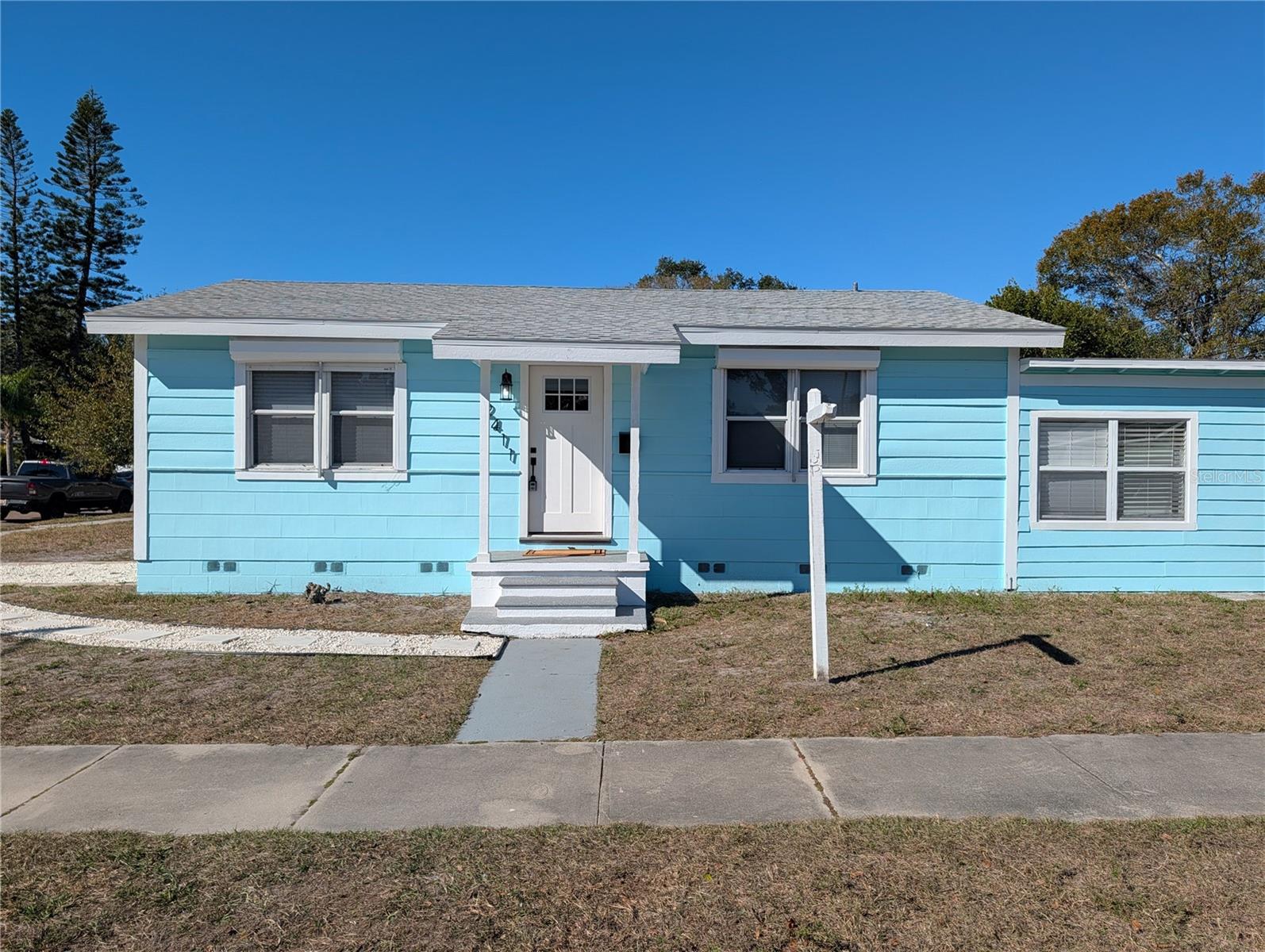 SOUTH SHADOW LAWN - Residential