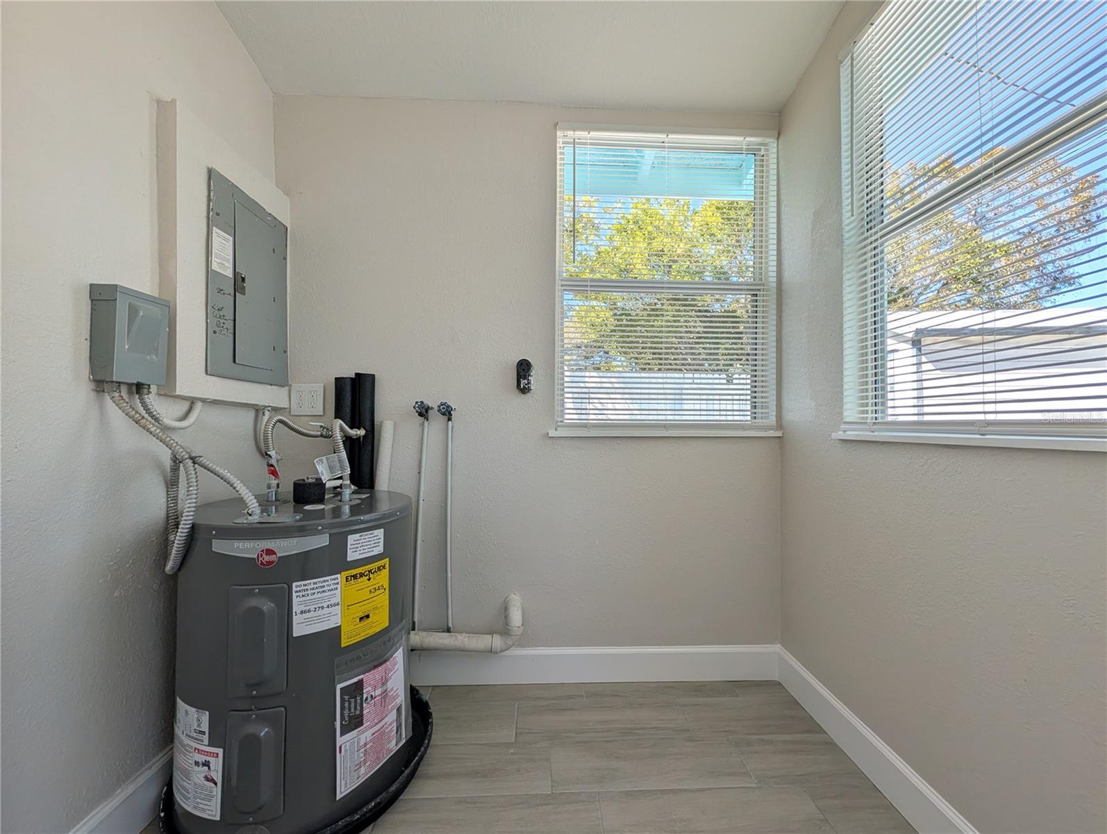 SOUTH SHADOW LAWN - Residential