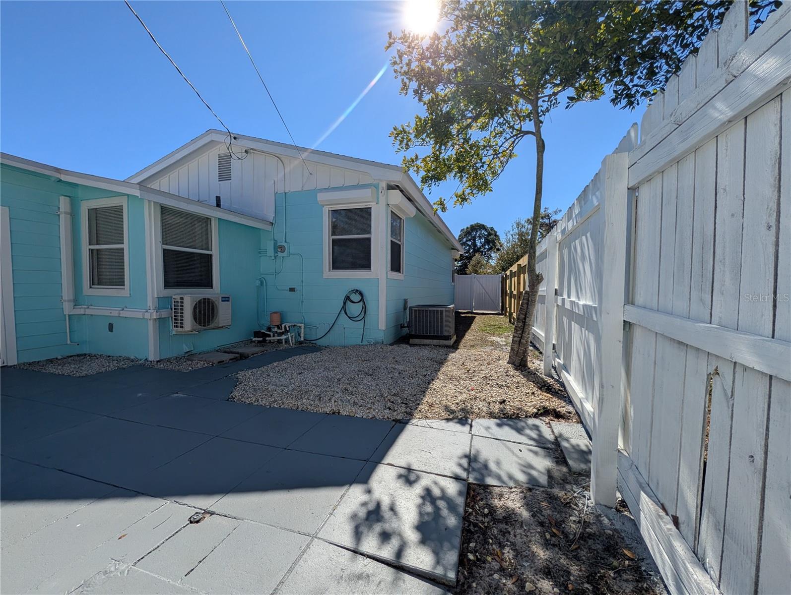 SOUTH SHADOW LAWN - Residential