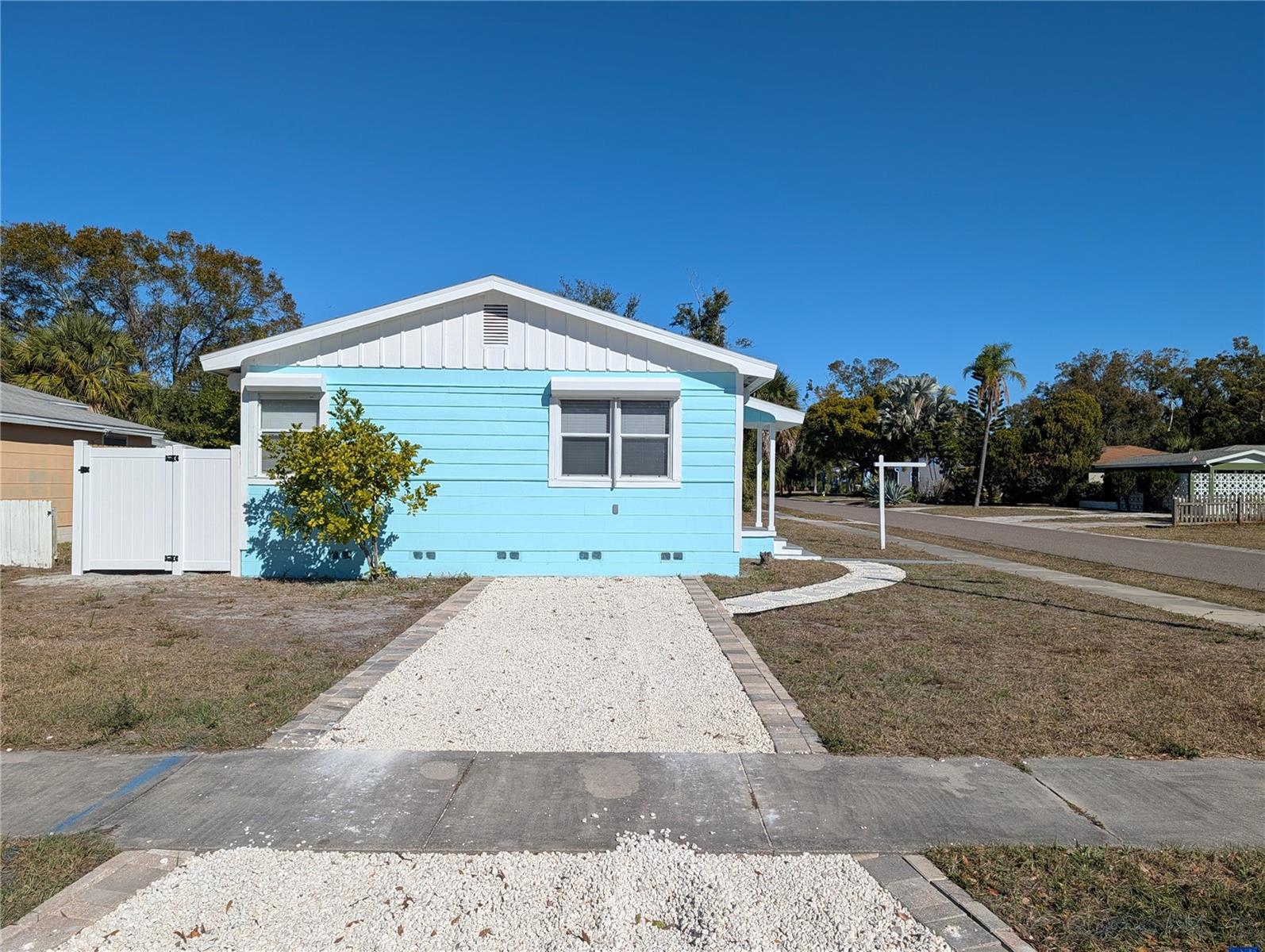 SOUTH SHADOW LAWN - Residential