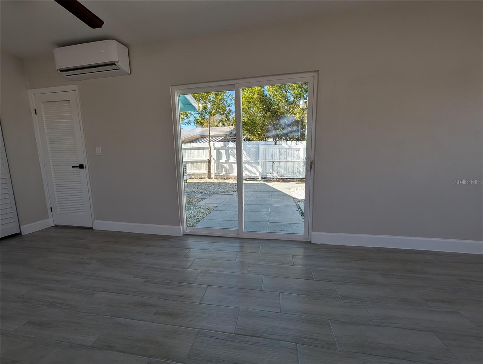 SOUTH SHADOW LAWN - Residential