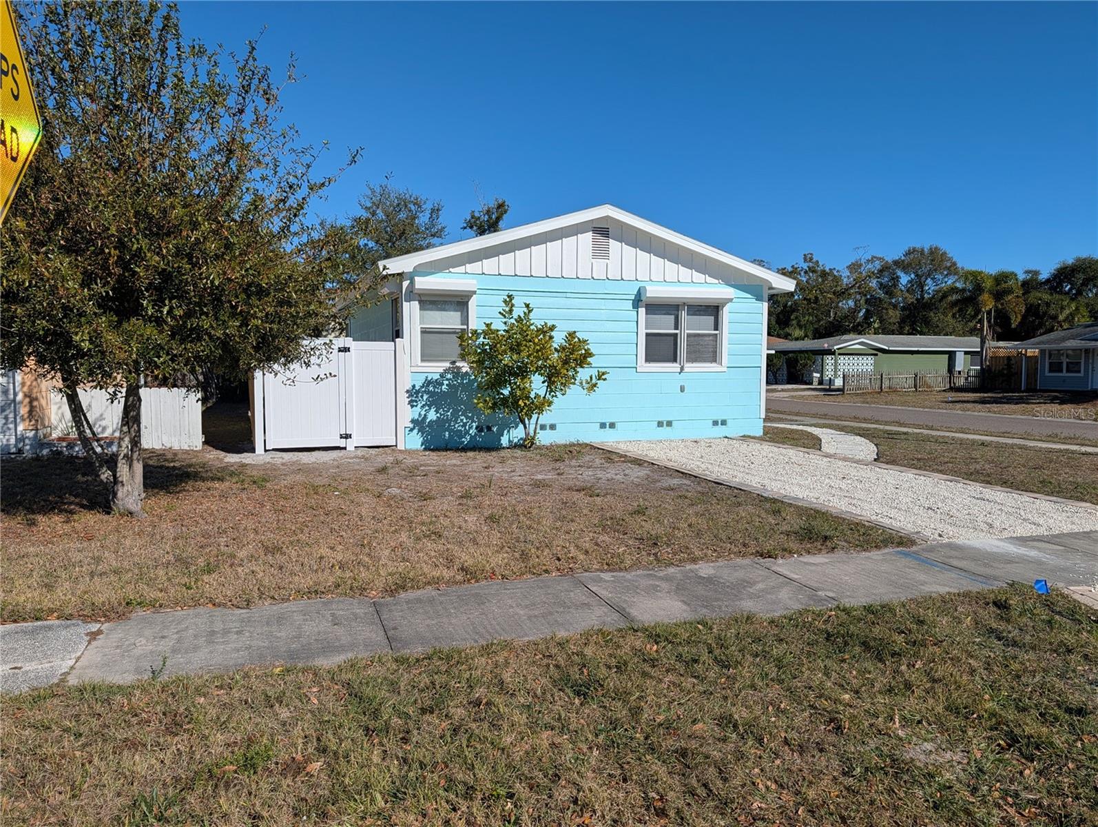 SOUTH SHADOW LAWN - Residential