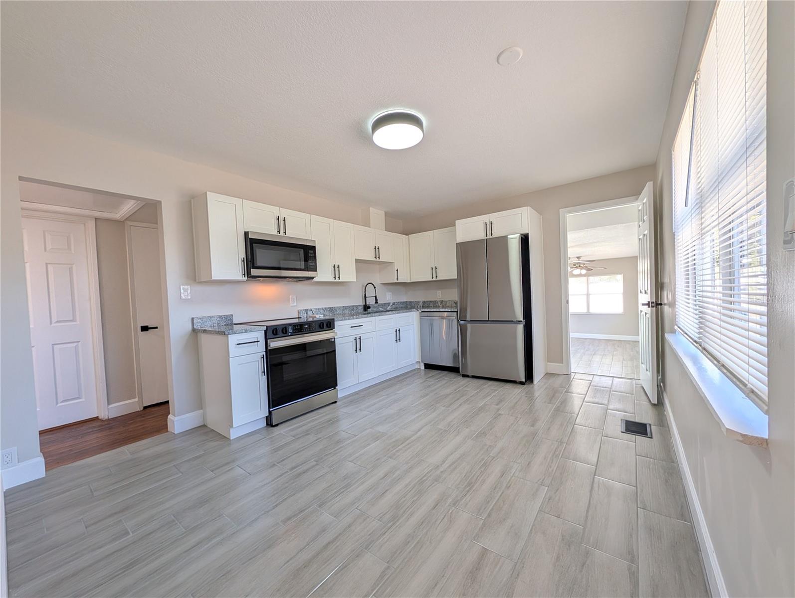 SOUTH SHADOW LAWN - Residential