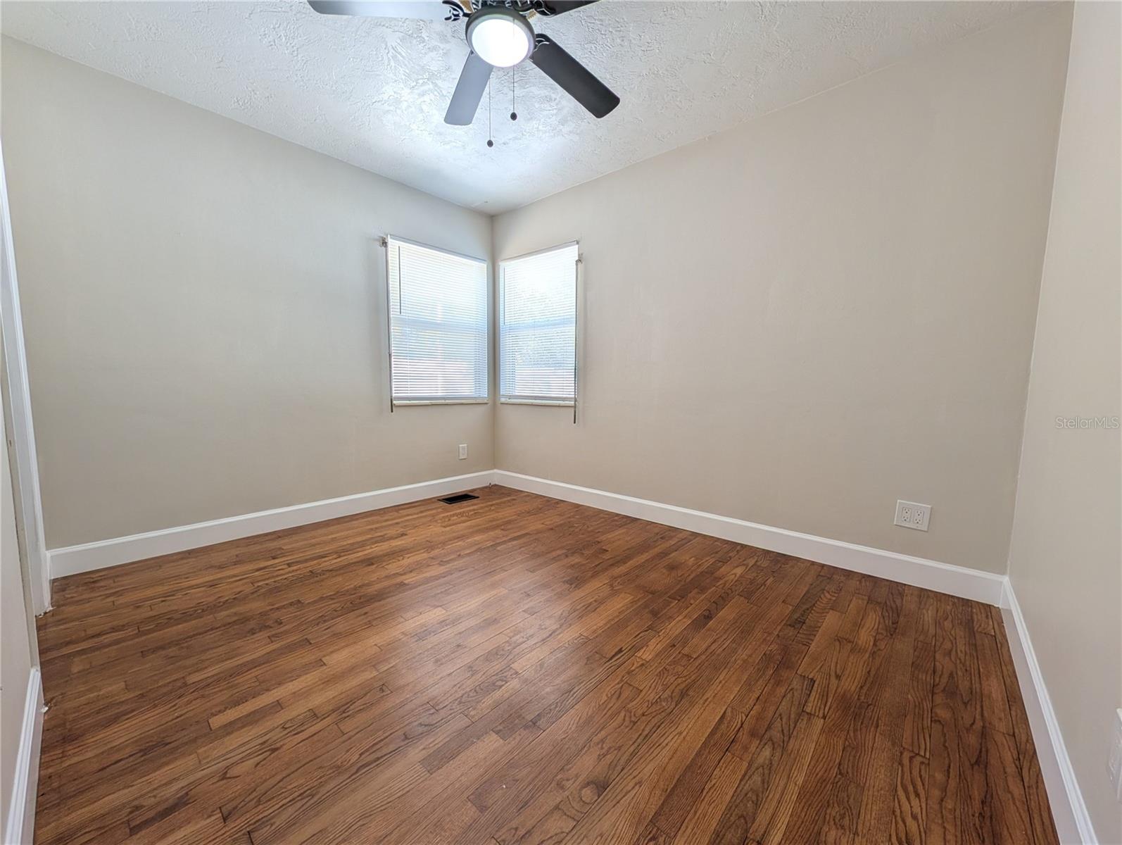 SOUTH SHADOW LAWN - Residential