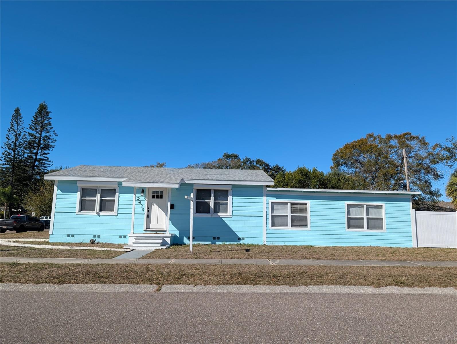 SOUTH SHADOW LAWN - Residential