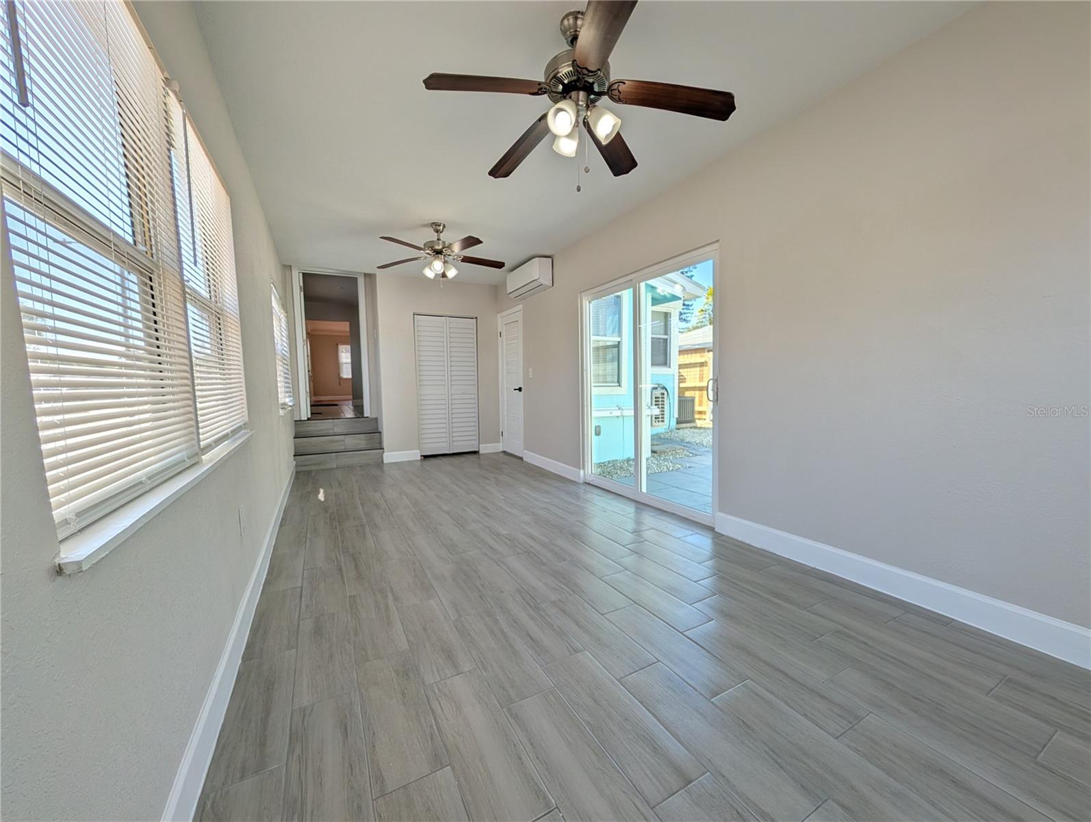 SOUTH SHADOW LAWN - Residential