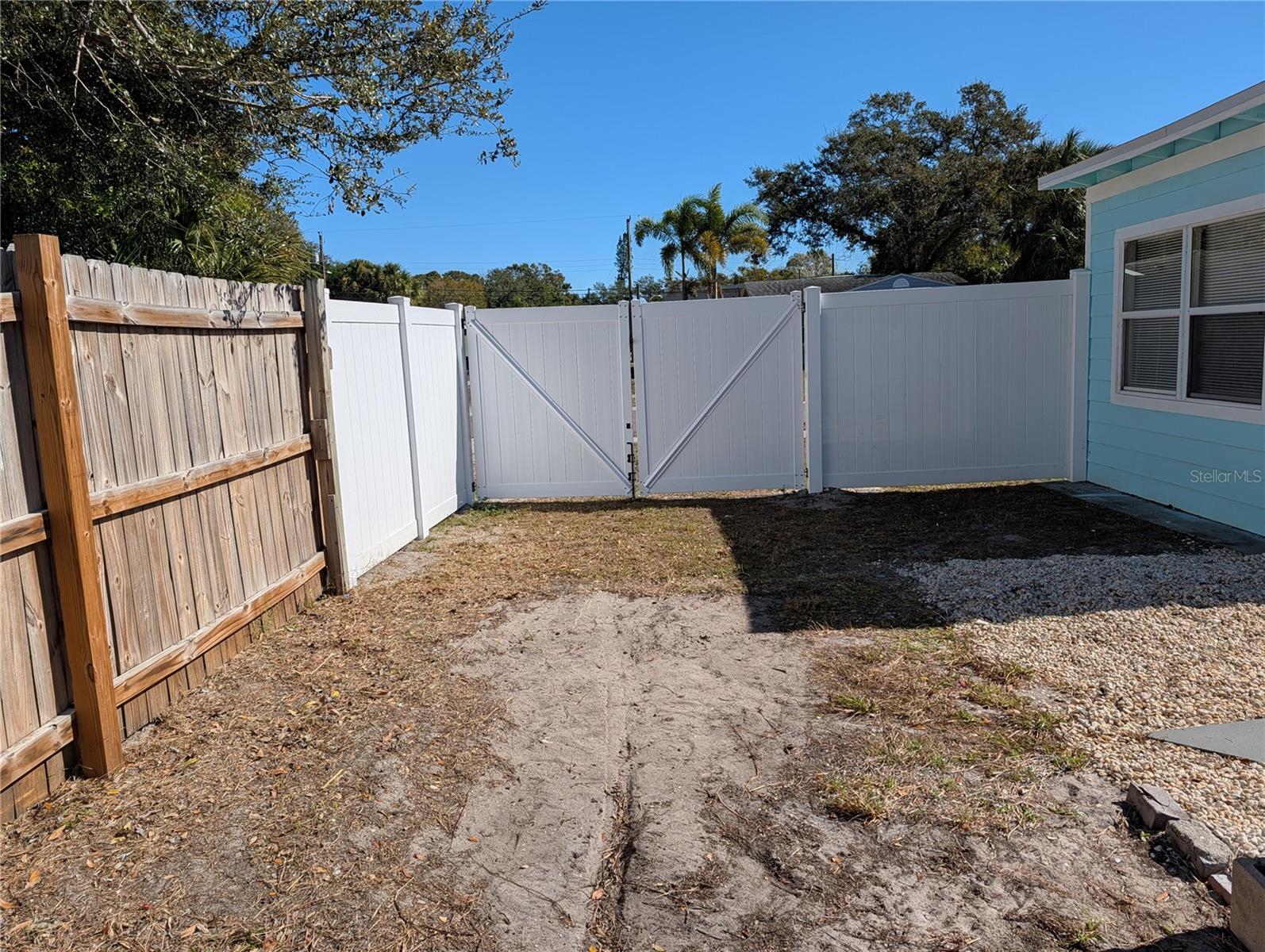 SOUTH SHADOW LAWN - Residential