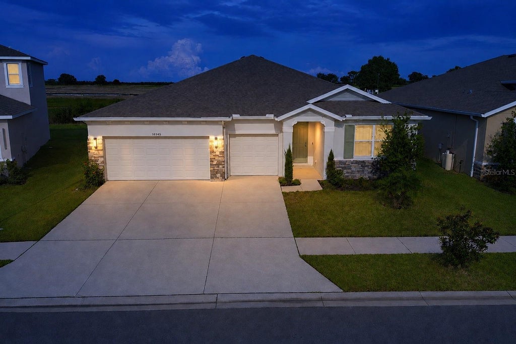 Photo of 10345 Bridgegate Heights Loop, San Antonio, FL 33576 (MLS # TB8534136)