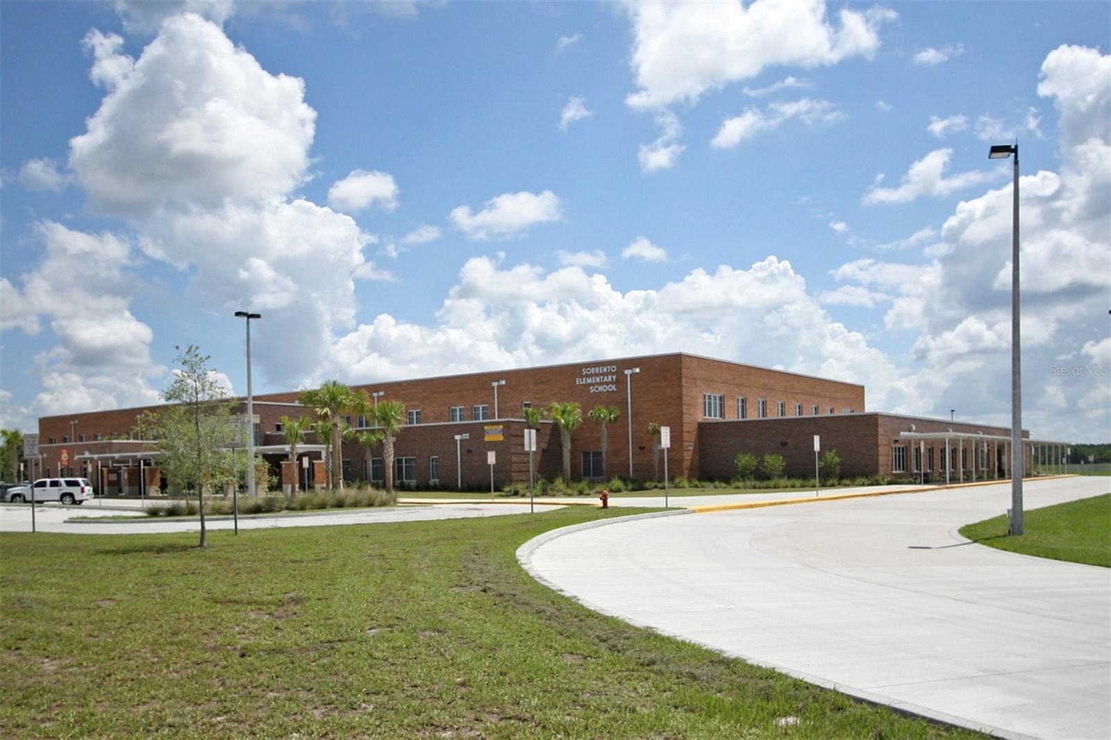 HEATHROW COUNTRY ESTATES - Residential