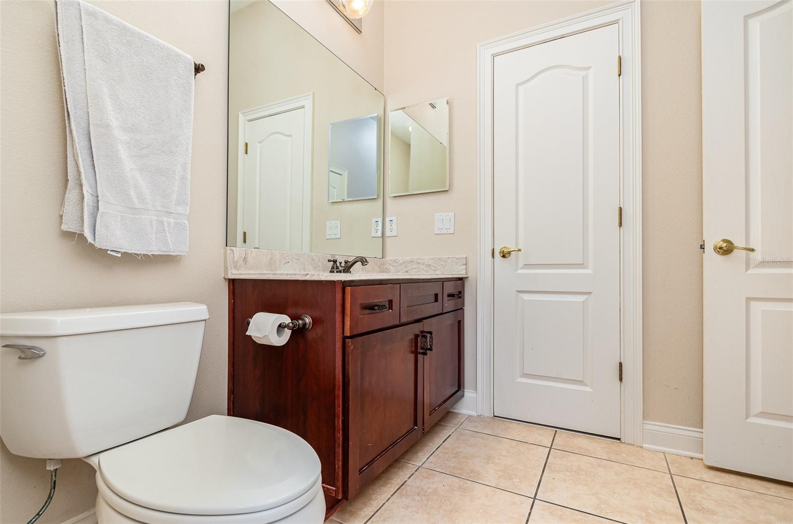 HEATHROW COUNTRY ESTATES - Residential