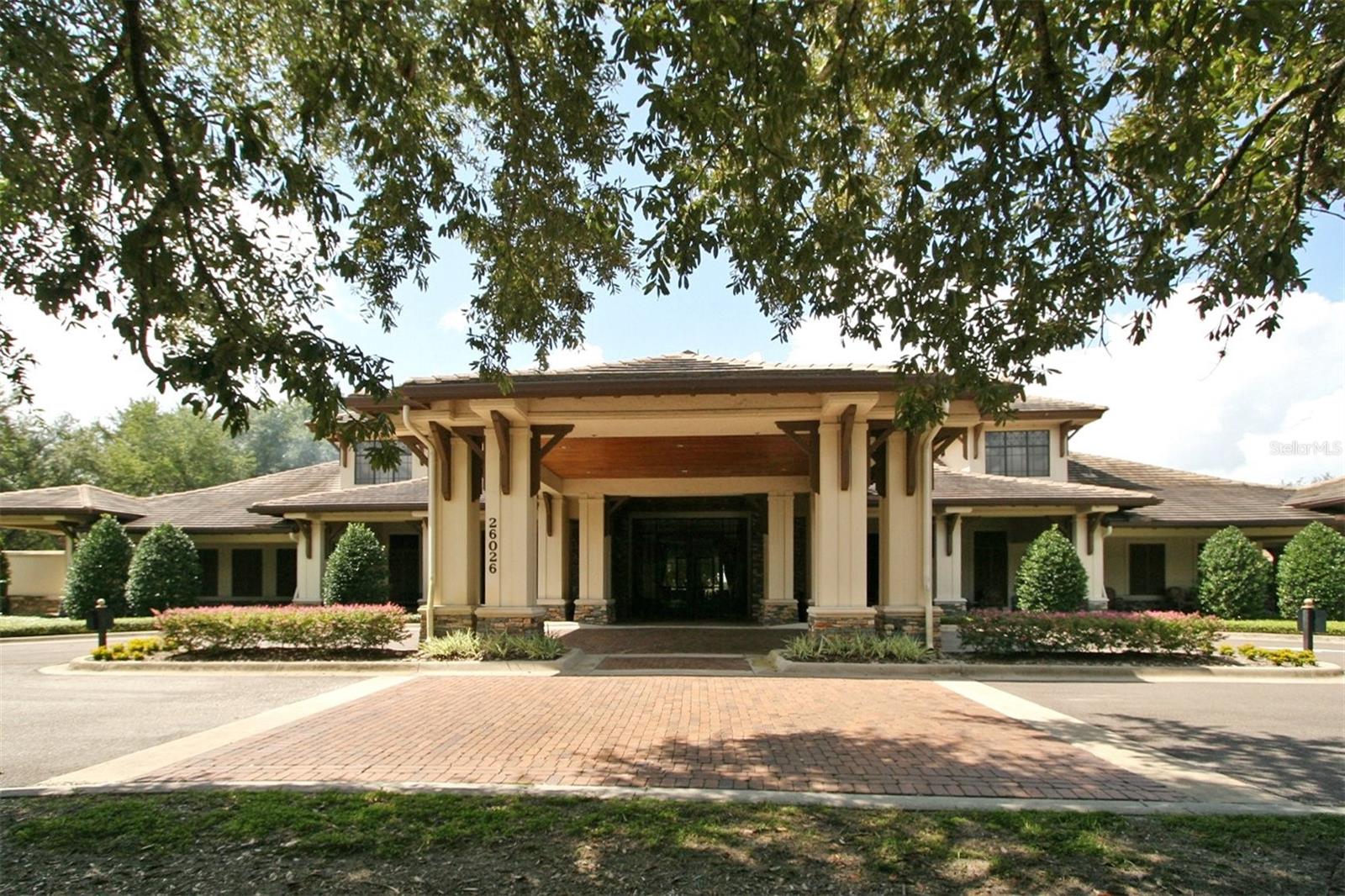 HEATHROW COUNTRY ESTATES - Residential