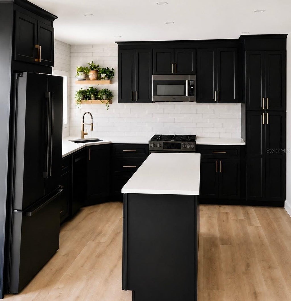 Photo of 8 E Cypress Street, Winter Garden, FL 34787 (MLS # O6427158)