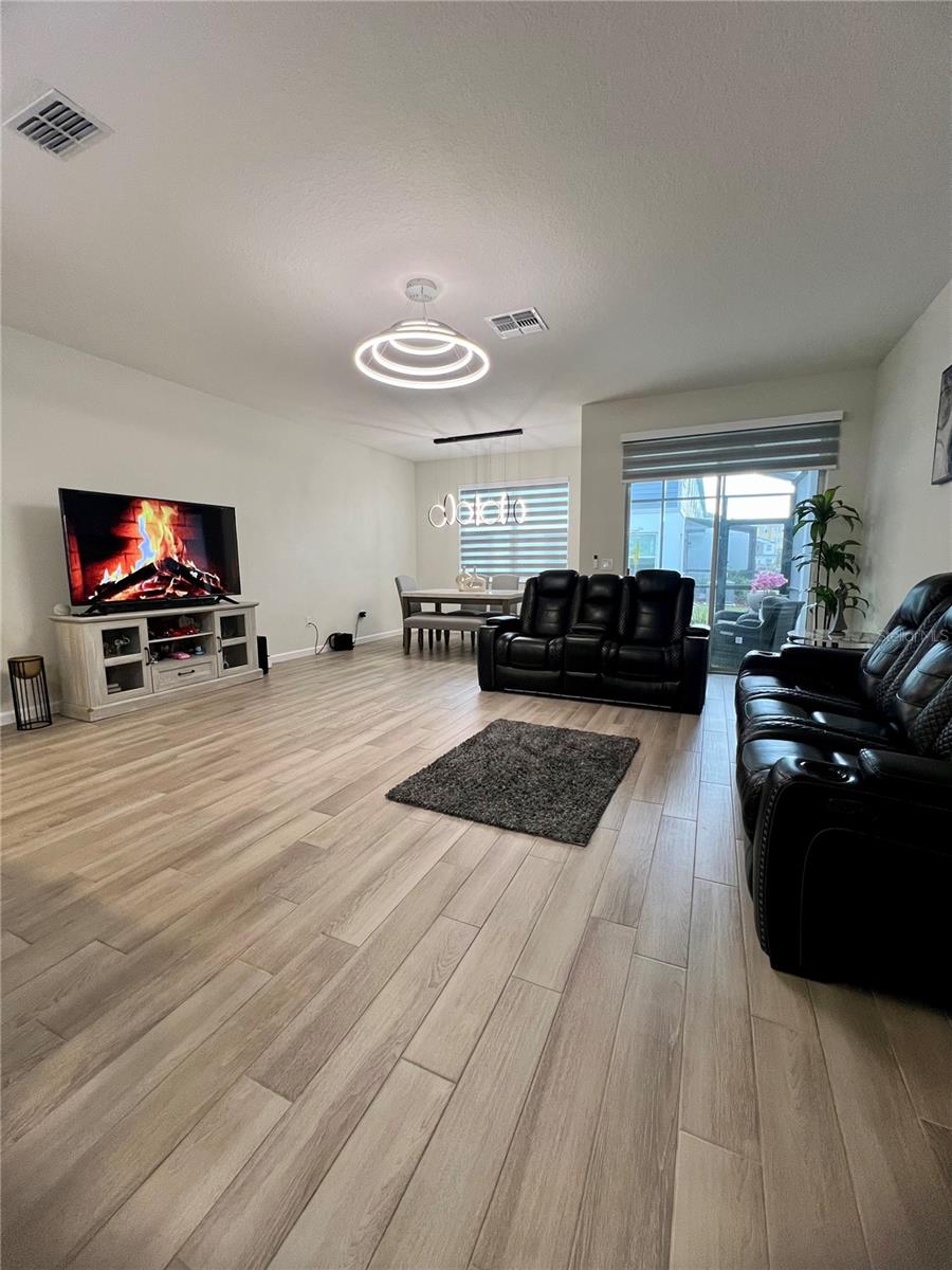 TYSON RANCH TWNHMS - Residential