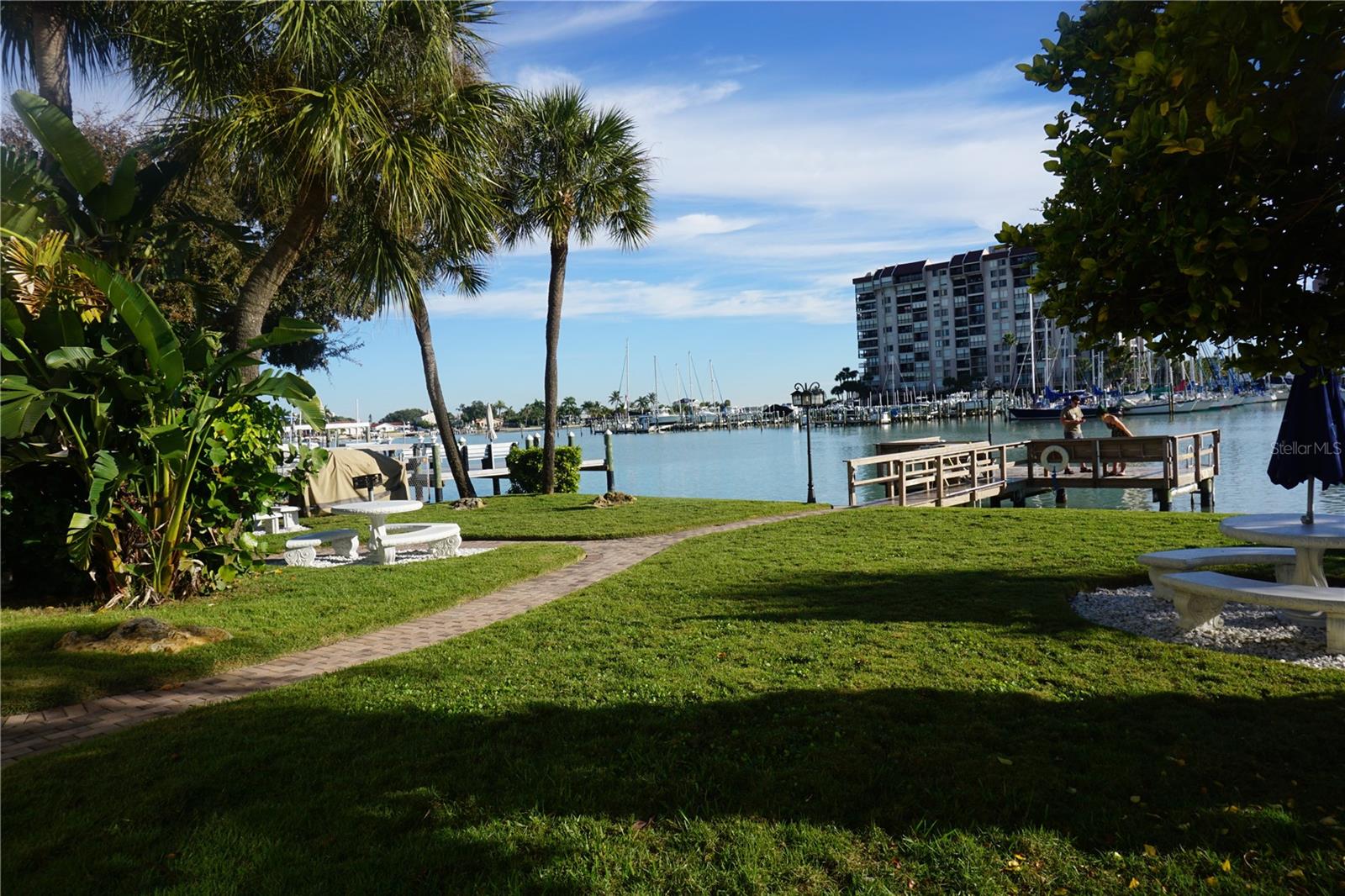 WESTWIND CONDO APTS - Residential Lease