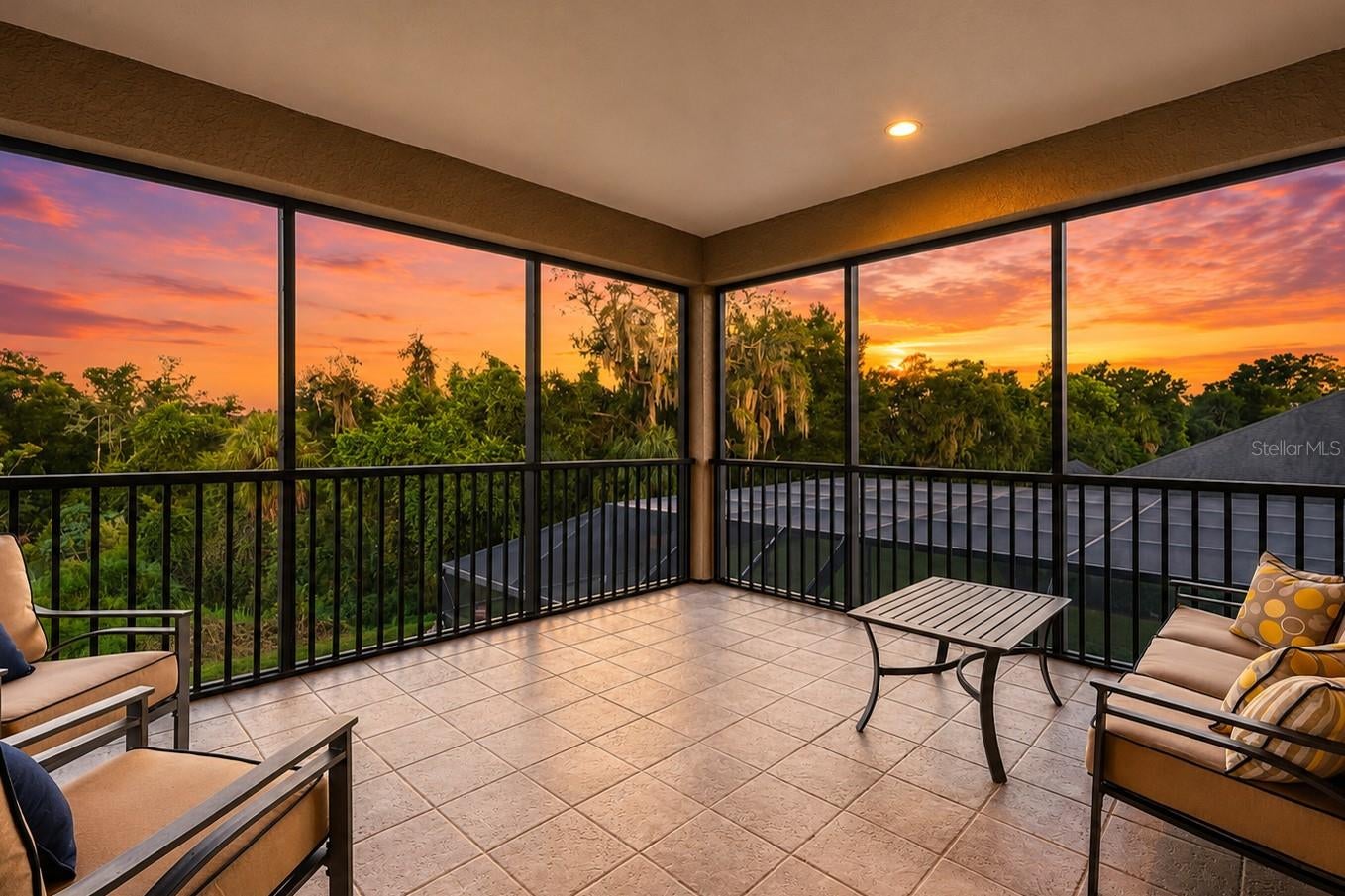 1568 HICKORY VIEW CIRCLE