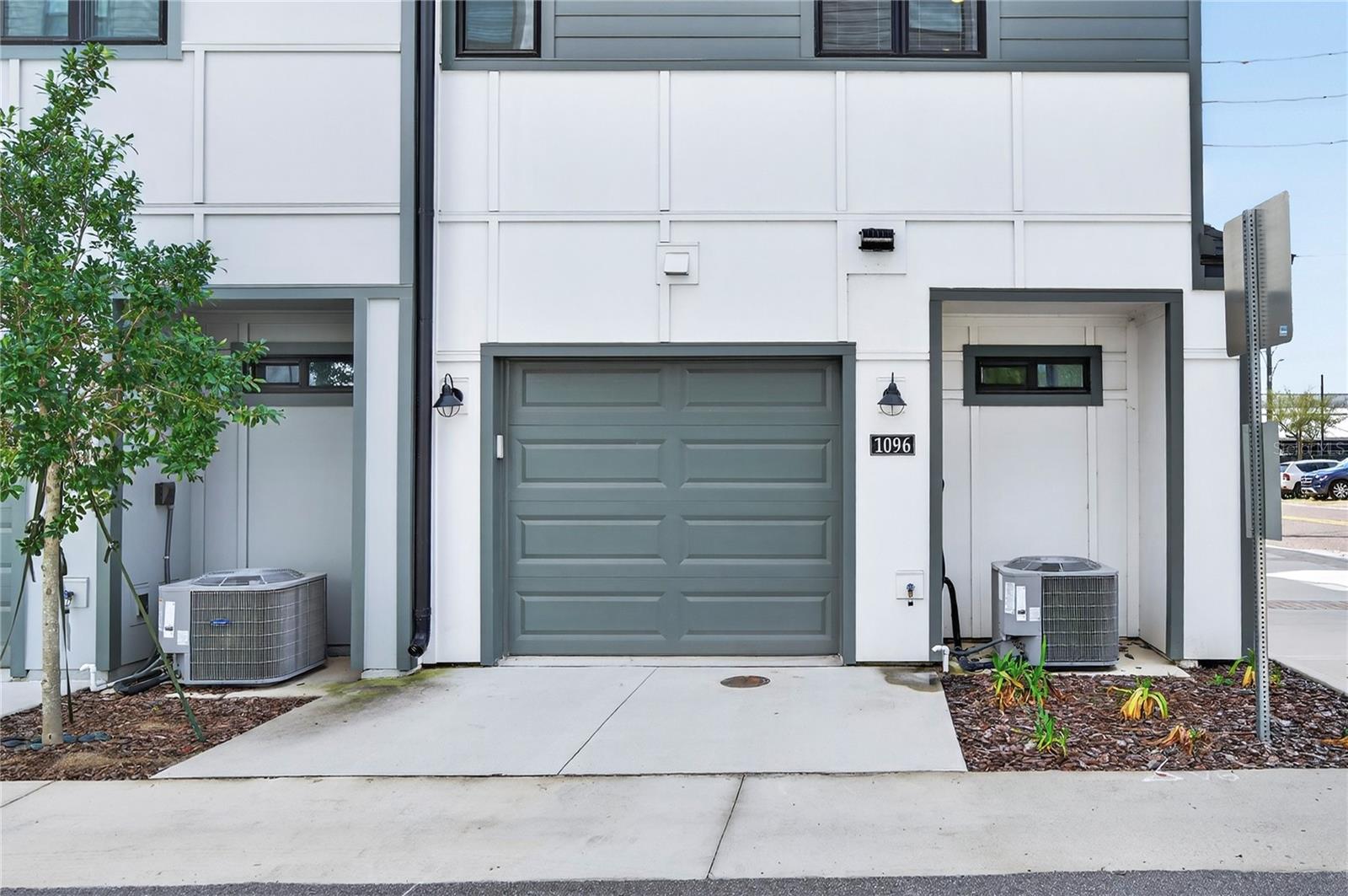 JOHNSON COMMONS TWNHMS - Residential