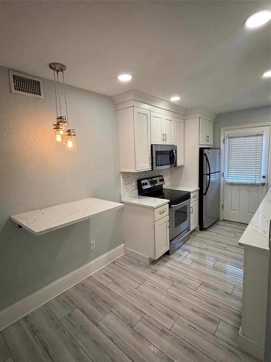 208 DANUBE AVENUE 204