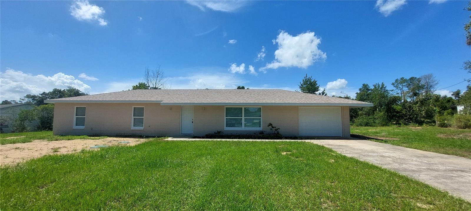 Charming 3 bedroom 2 bathroom home with a 1 car garage. Newly updated with fresh paint and tile throughout. Bathrooms and kitchen fully updated with stainless steel appliances. Washer and dryer hook up inside.
Lawn care included.
Pets on approval.