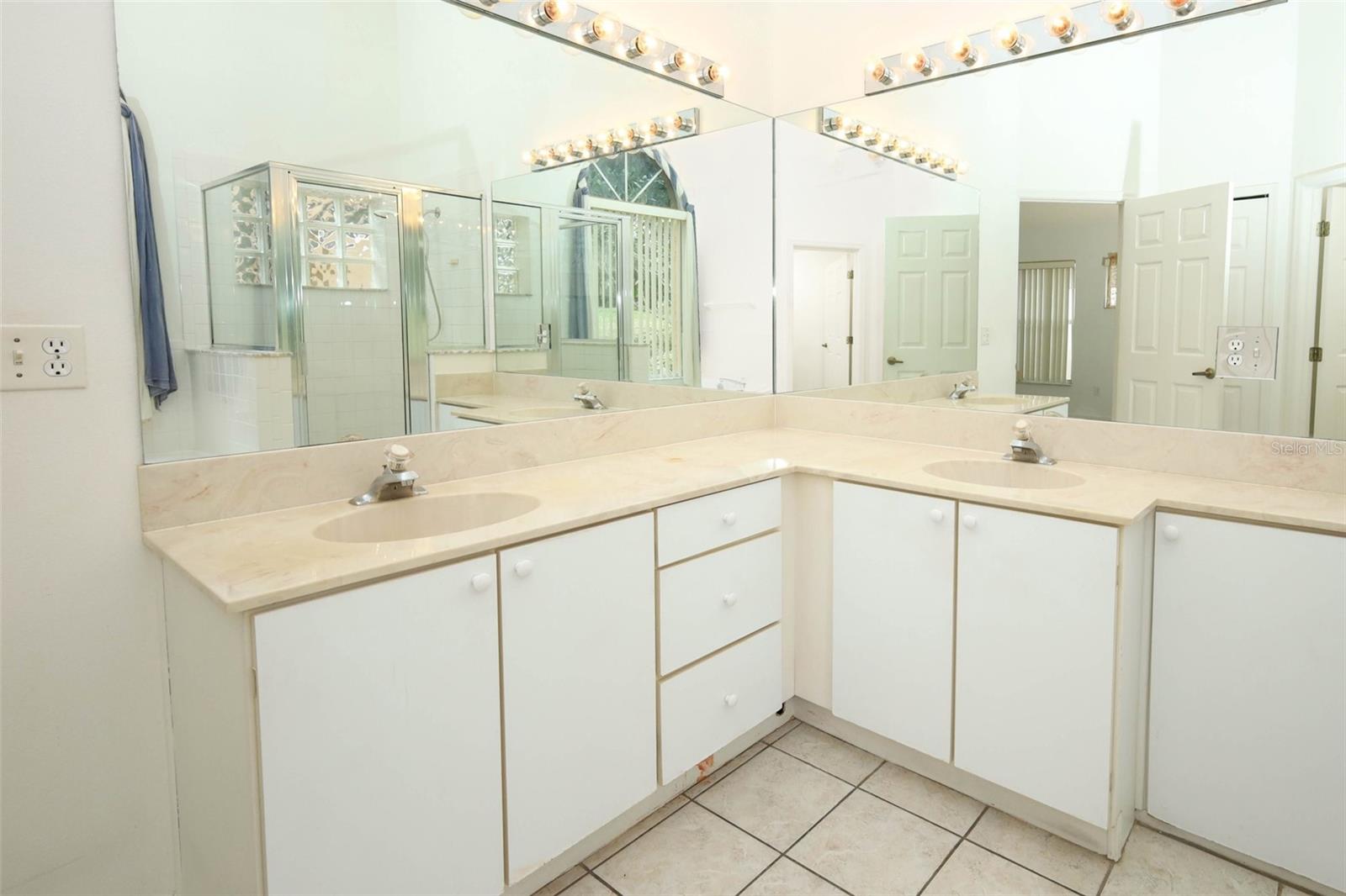 COUNTRY CLUB VILLAGE UNIT 3 - Residential