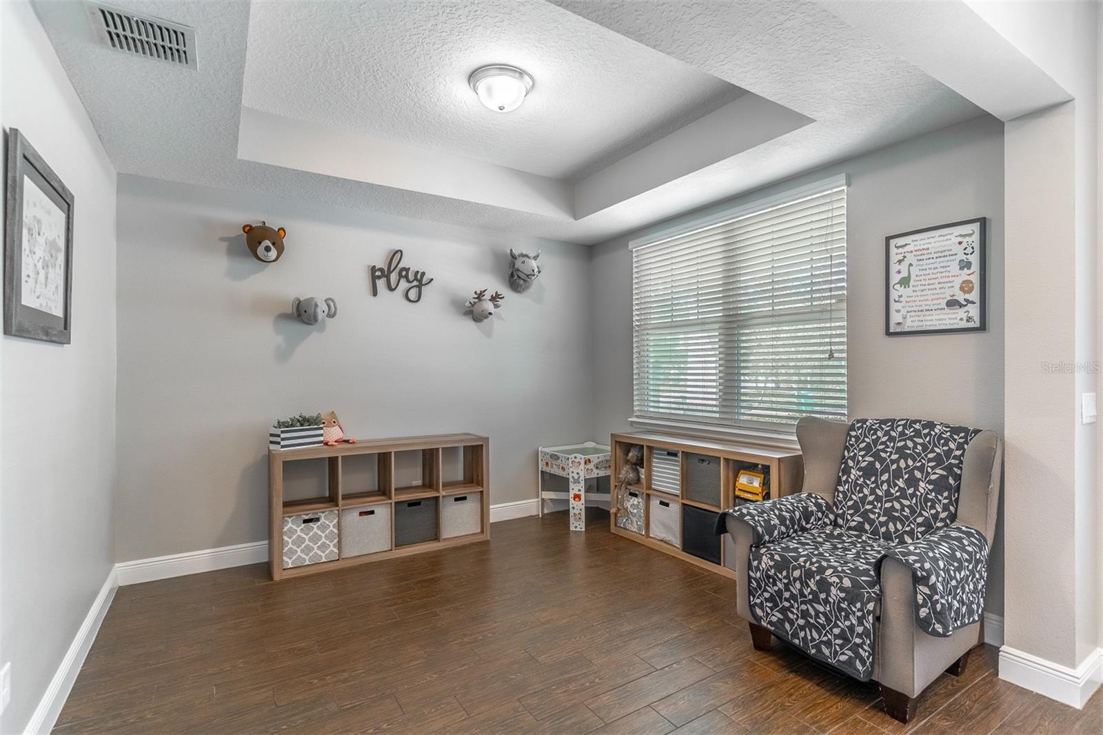 SEVEN OAKS - Residential