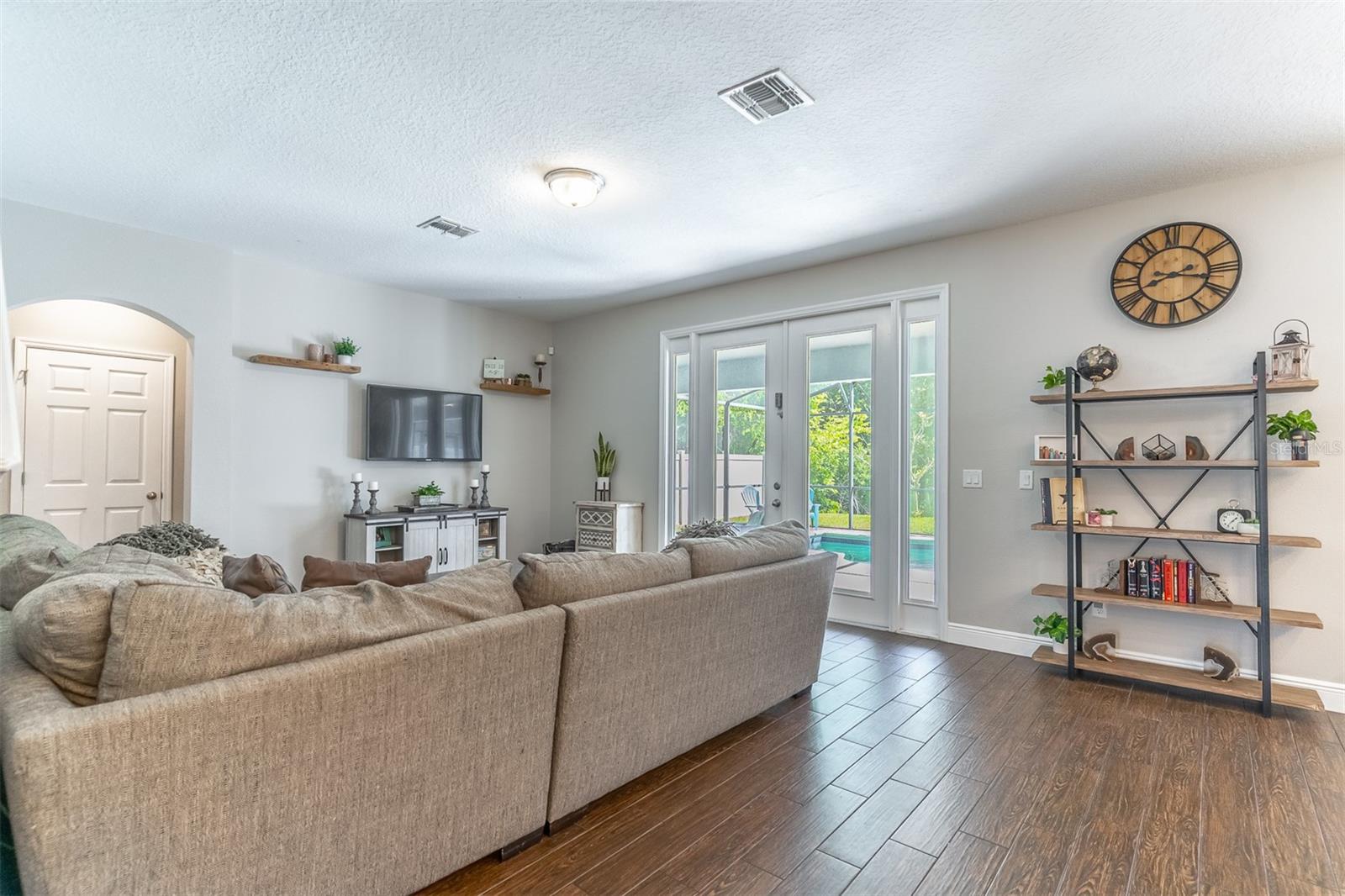 SEVEN OAKS - Residential