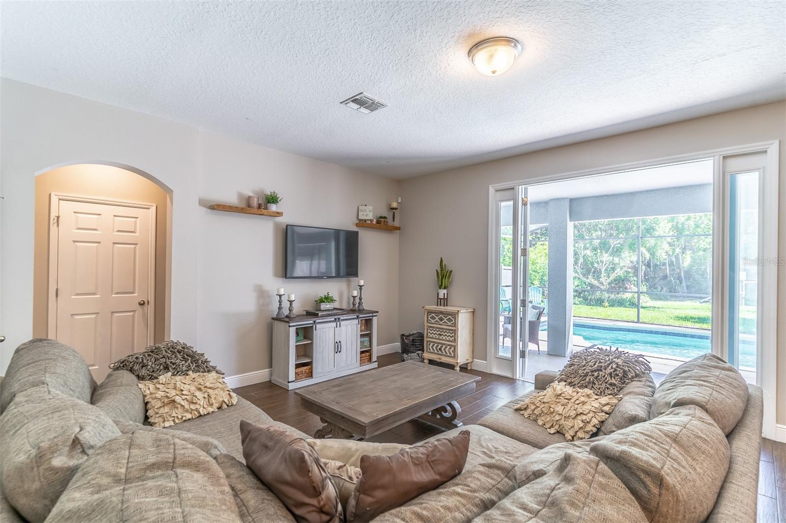 SEVEN OAKS - Residential