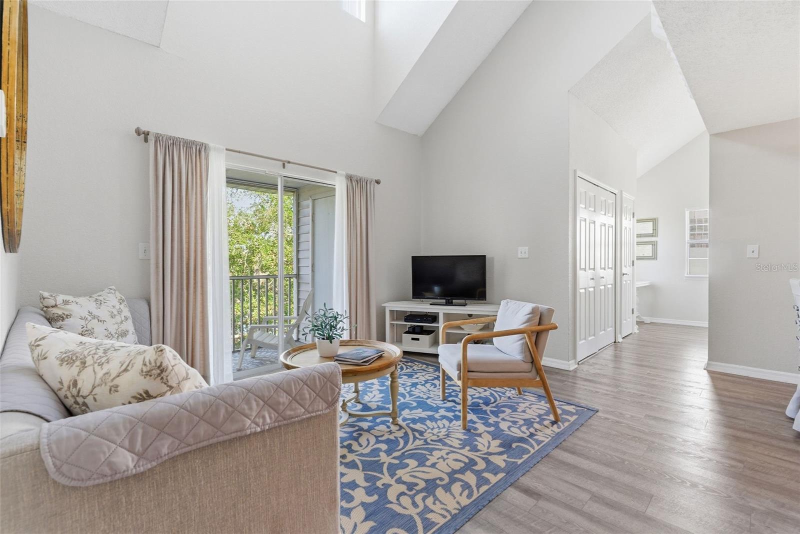 BENTLEY AT COBBS LANDING CONDO THE - Residential