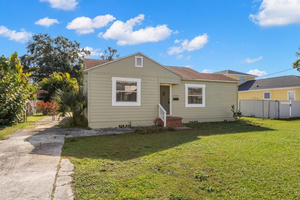 Photo of 1112 W Peninsular Street, Tampa, FL 33603 (MLS # TB8462913)