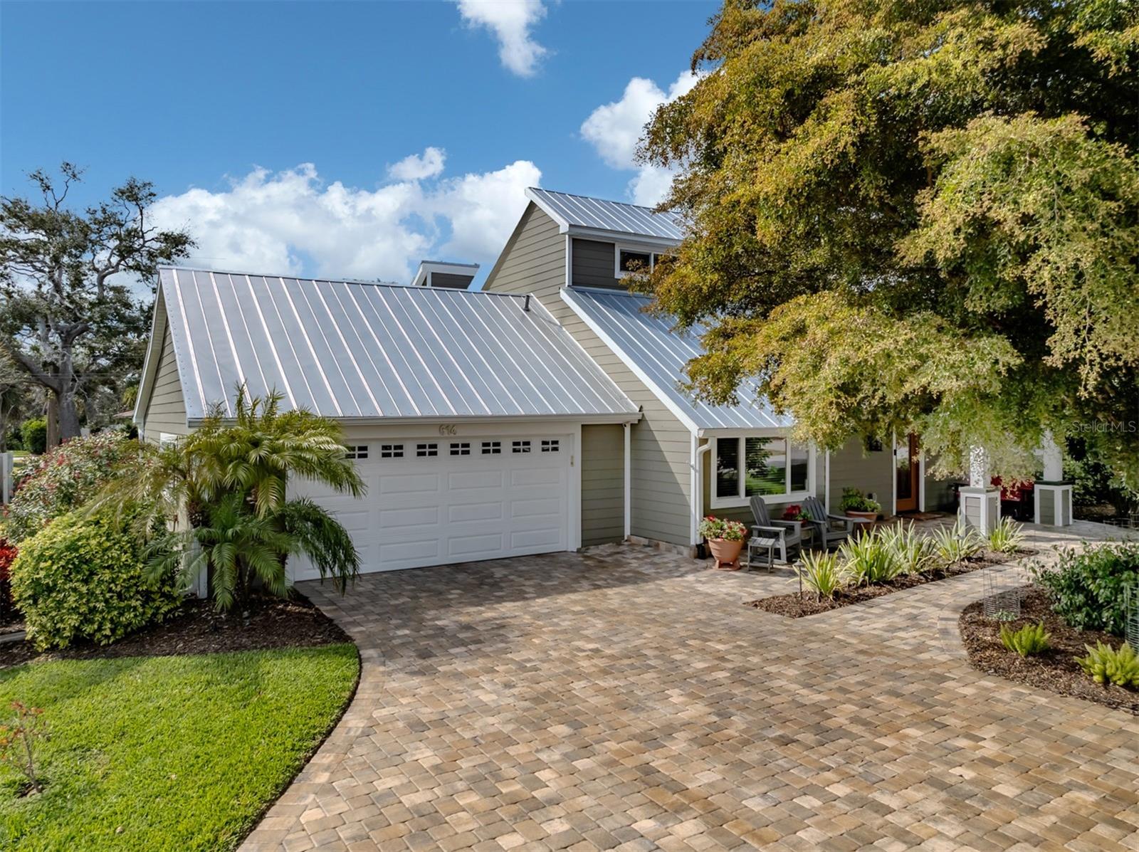 GOLDEN BEACH - Residential