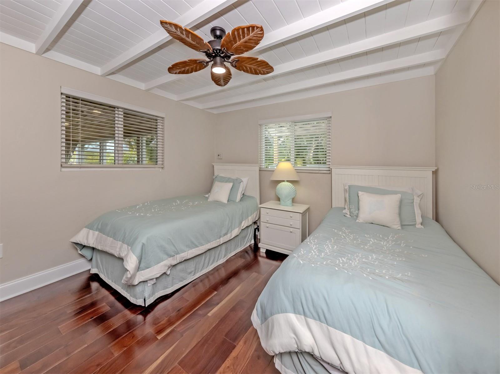 GOLDEN BEACH - Residential