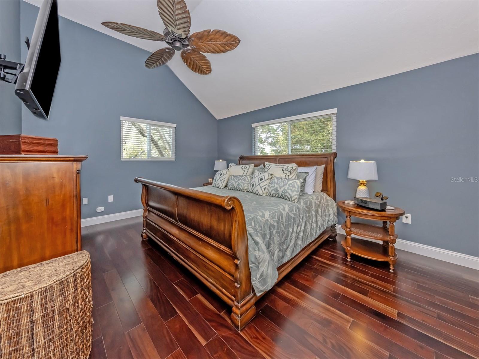 GOLDEN BEACH - Residential