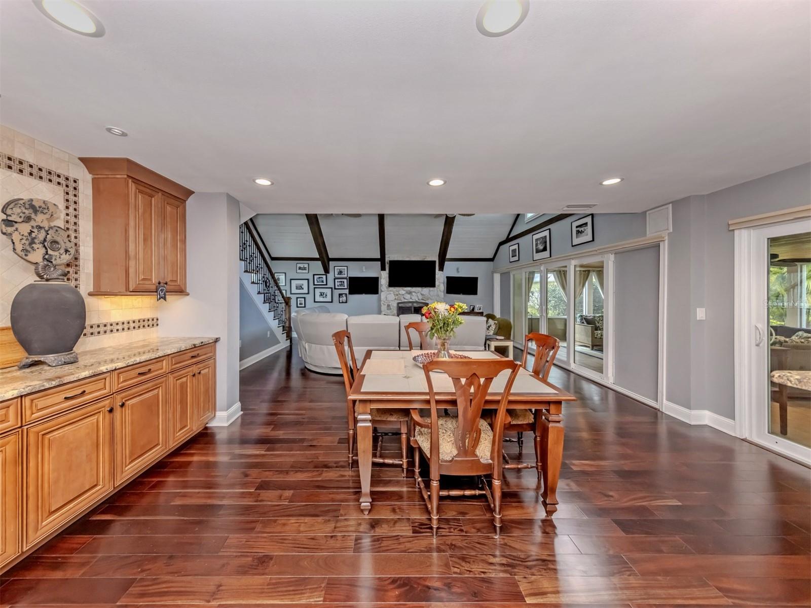 GOLDEN BEACH - Residential