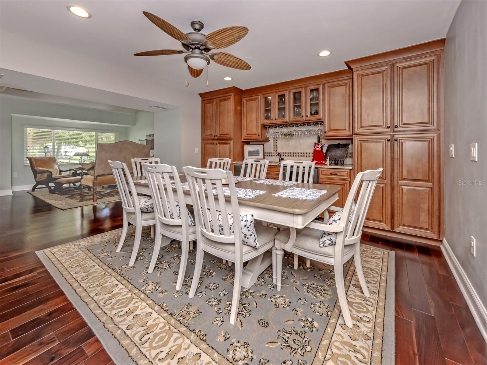 GOLDEN BEACH - Residential