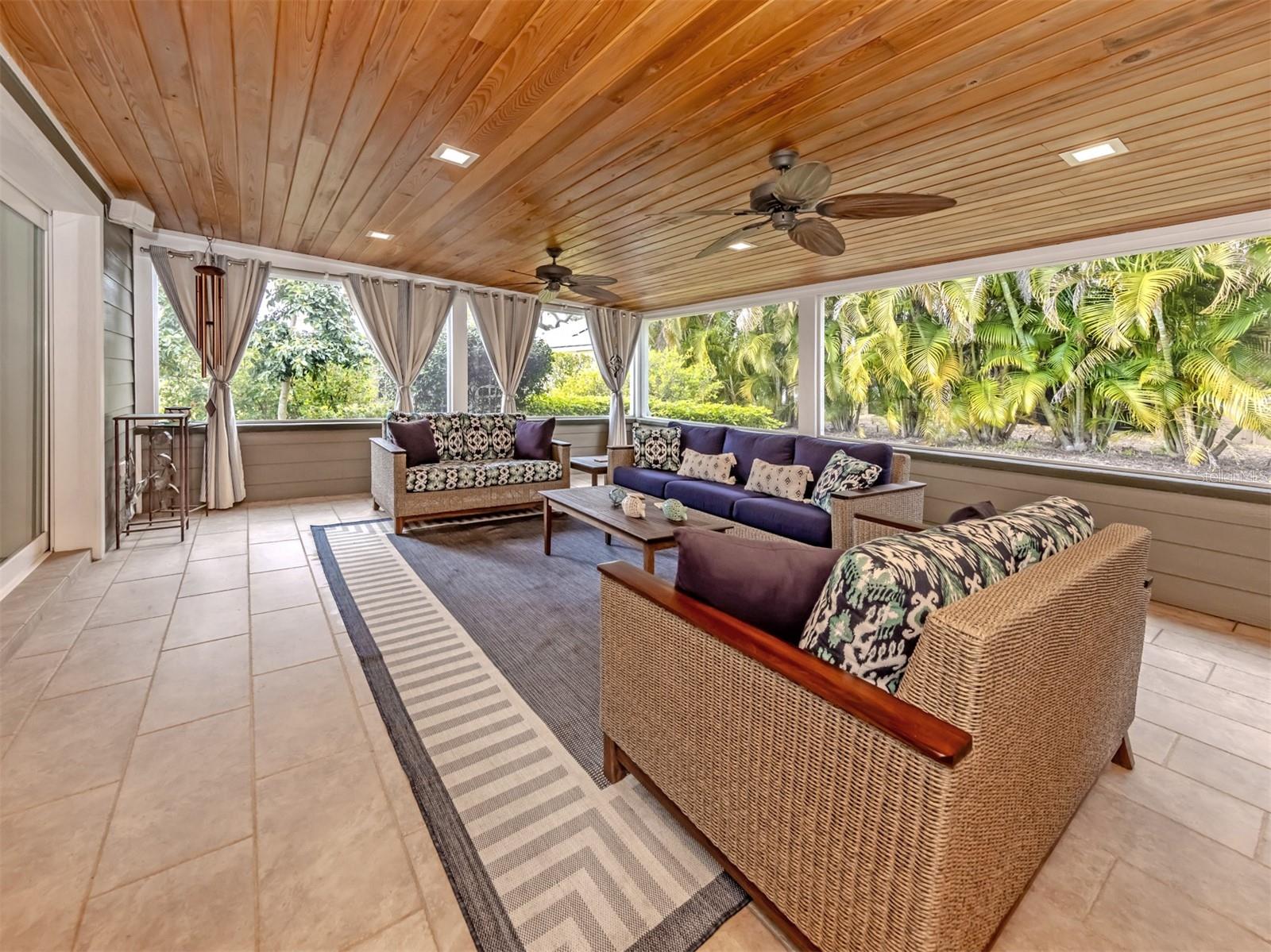 GOLDEN BEACH - Residential