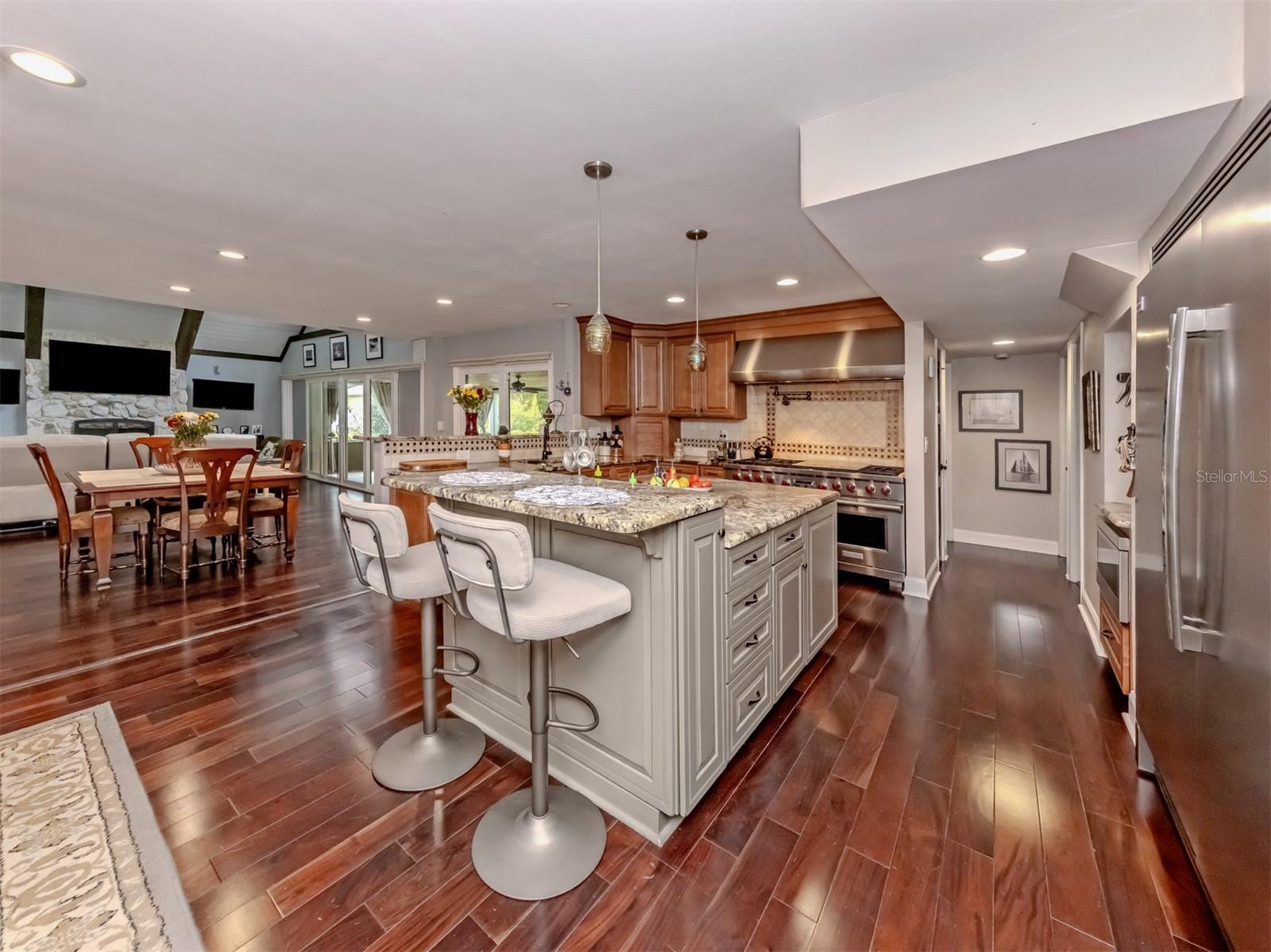 GOLDEN BEACH - Residential