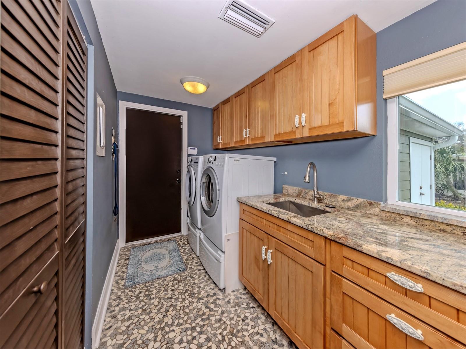 GOLDEN BEACH - Residential